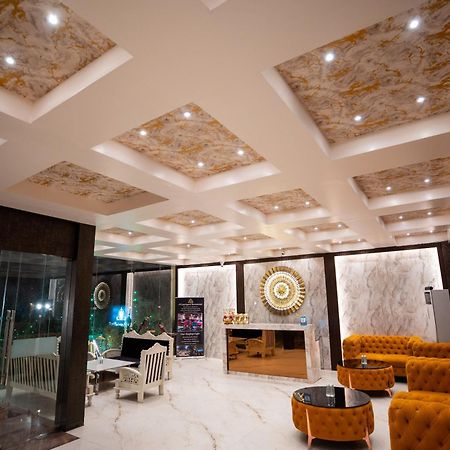 ורנאסי Hotel Radiance Courtyard מראה חיצוני תמונה