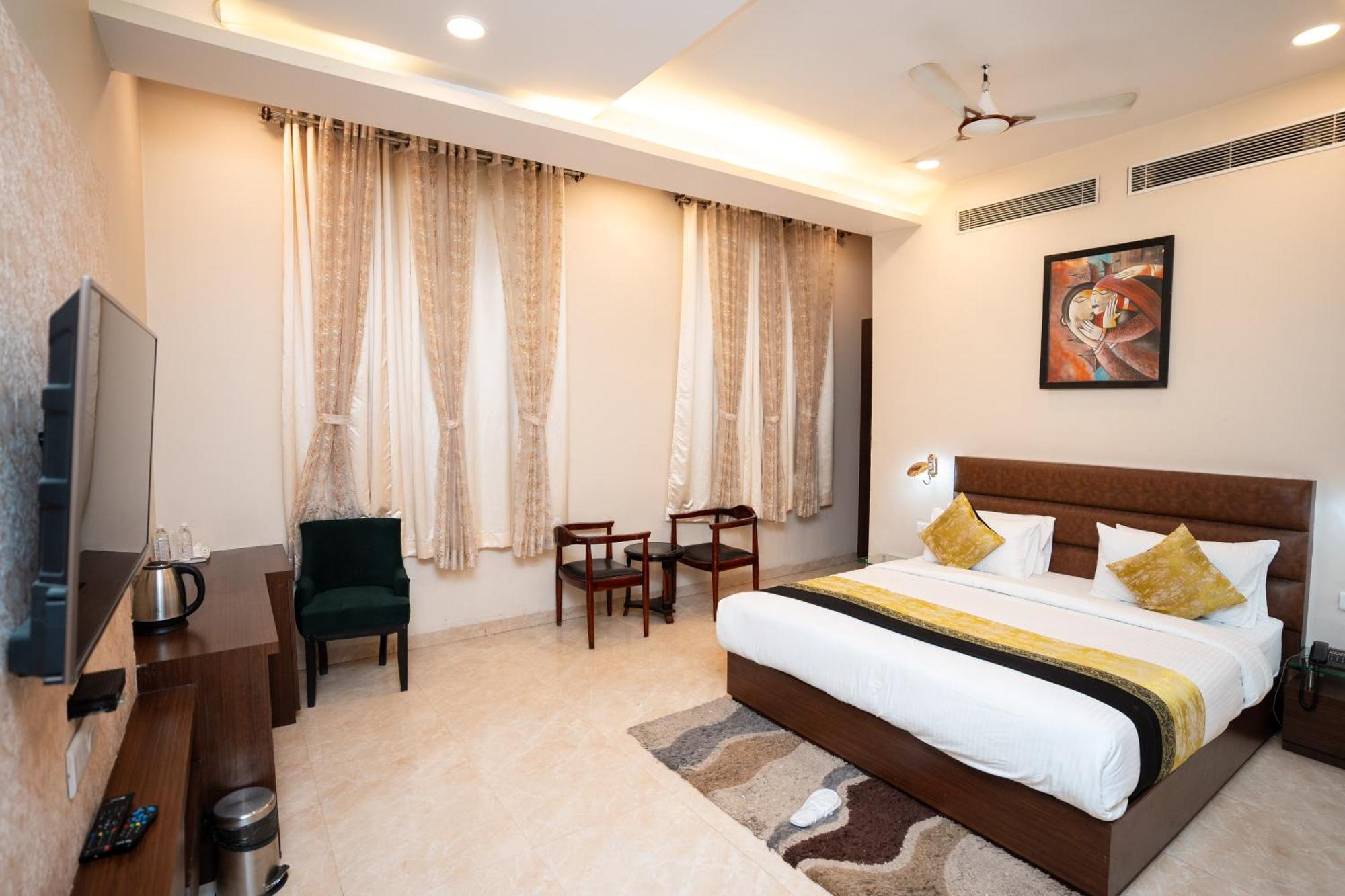 ורנאסי Hotel Radiance Courtyard מראה חיצוני תמונה