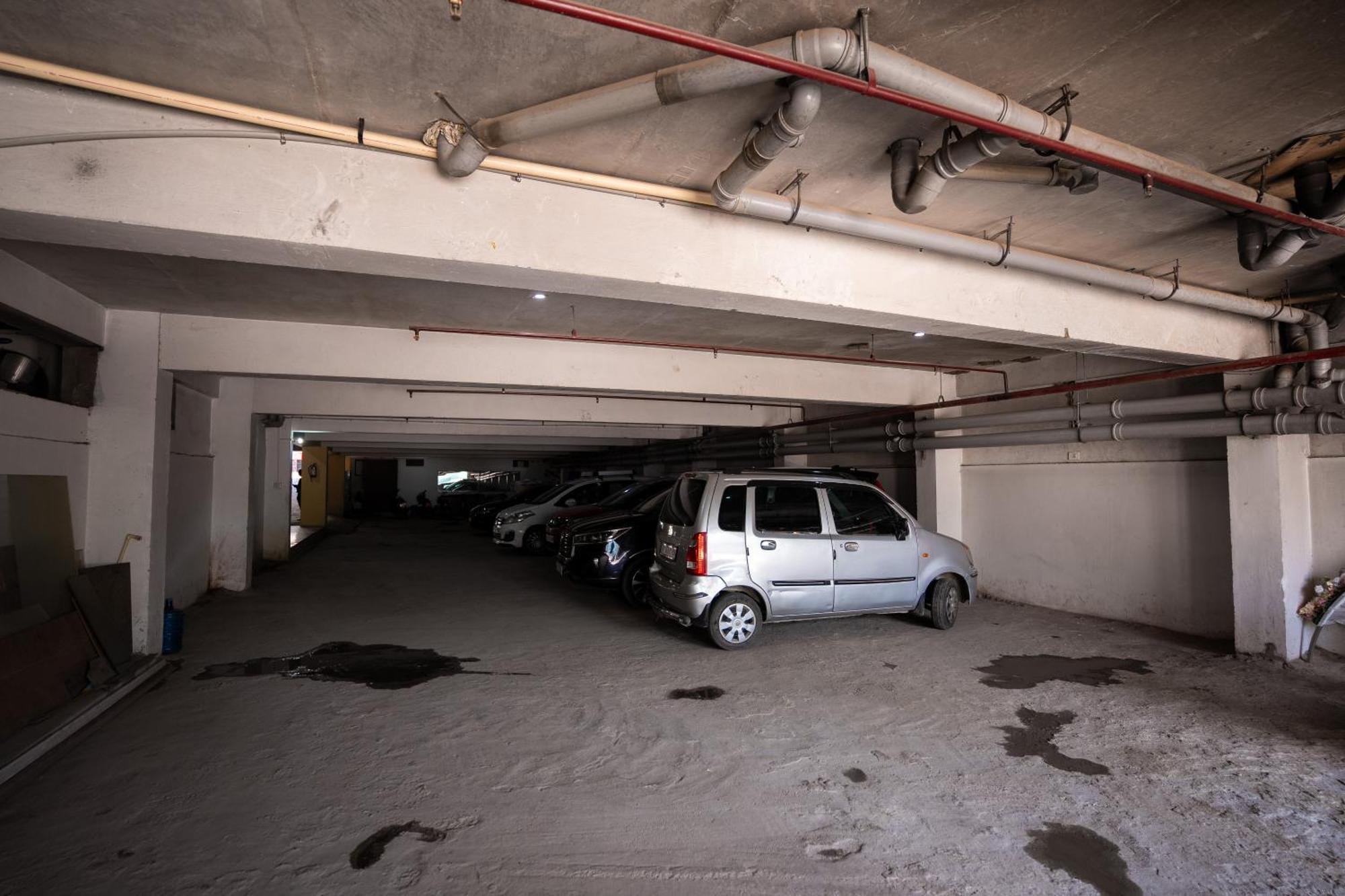ורנאסי Hotel Radiance Courtyard מראה חיצוני תמונה