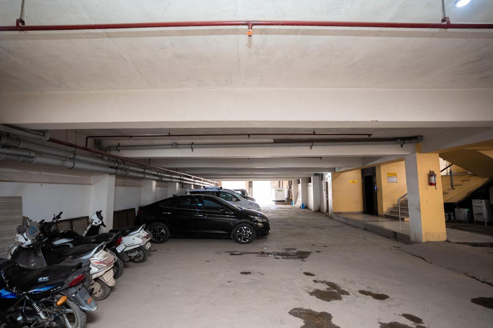 ורנאסי Hotel Radiance Courtyard מראה חיצוני תמונה