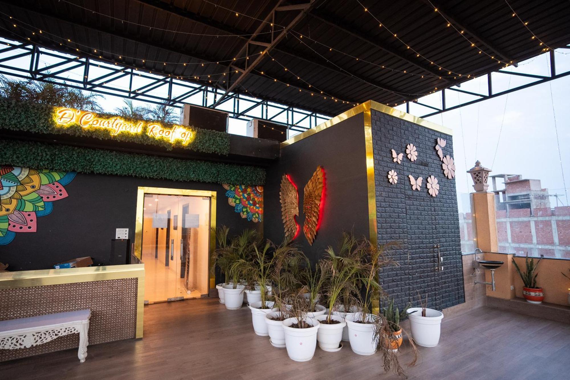 ורנאסי Hotel Radiance Courtyard מראה חיצוני תמונה